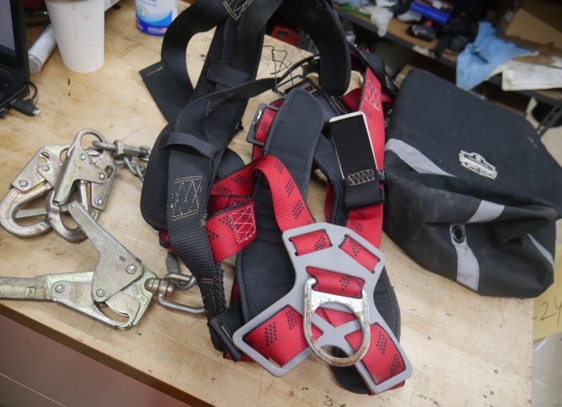 MAS Safety HARNESS 10041615 with extra safety clips 839954-1