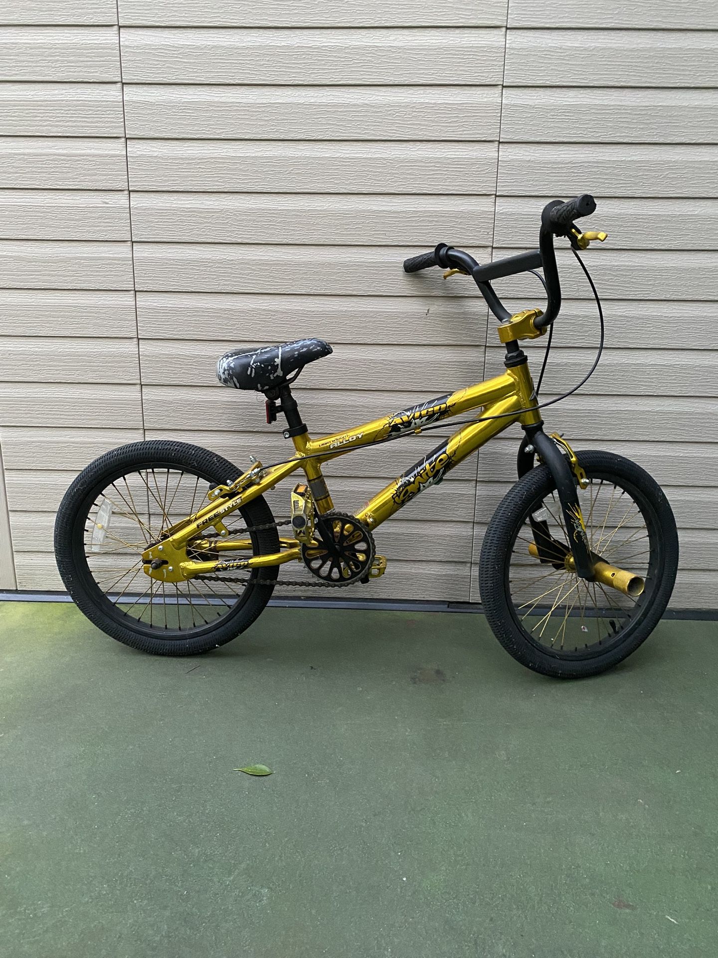 Avigo Ignite Gold/Black Kids BMX Bicycle