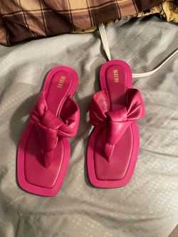 Mauve sandals size 8