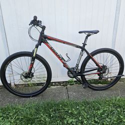 Giant Talon 4 Mountain Bike 