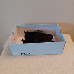 NEW! Women's shoes (size 6)