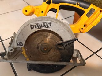 Saw tool dewalt