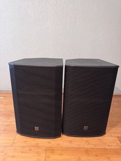 Electro-Voice EKX-15P 1500W 15 inch Powered Speakers