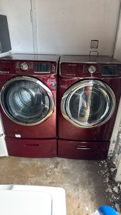 Samsung washer dryer set on pedestals