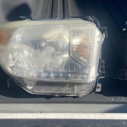 Toyota Tundra 2017 Headlights 