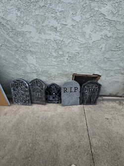 Halloween yard decorations