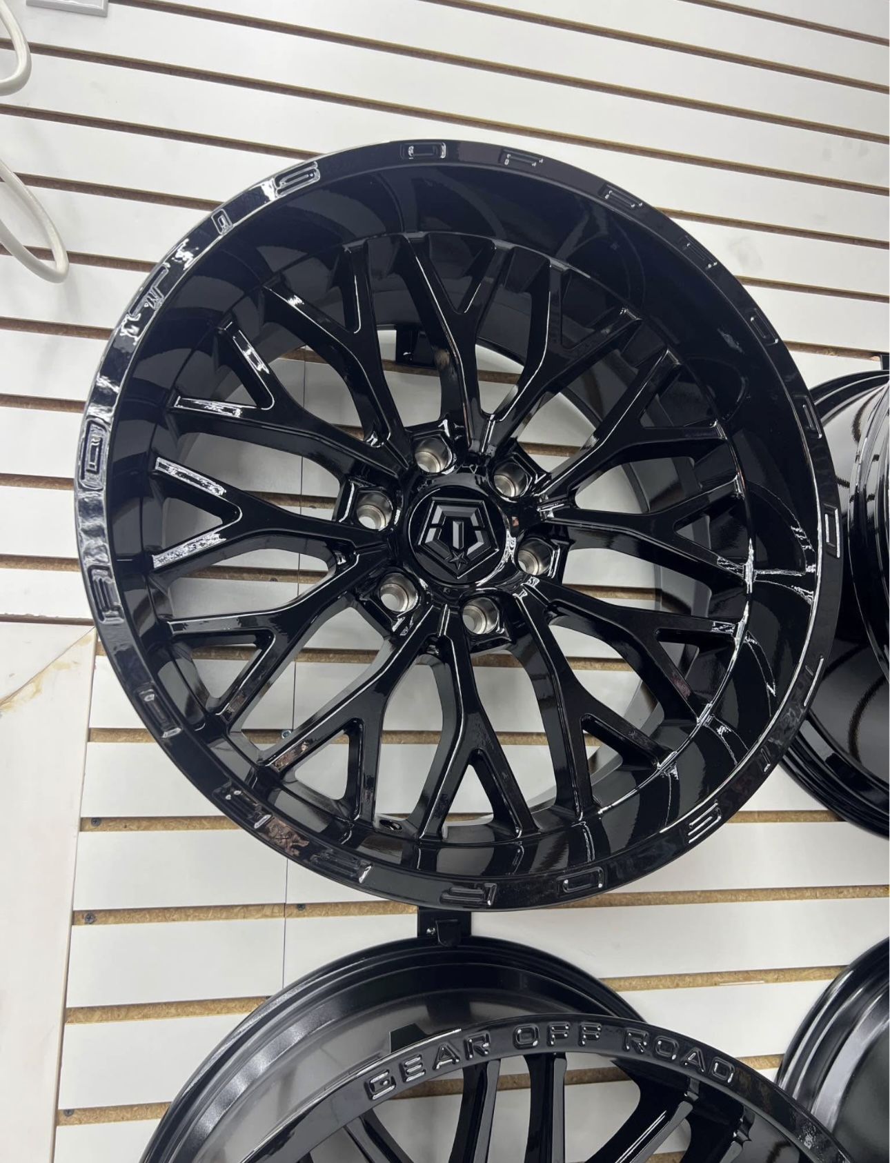 TIS565B 20x10 6x139.7 Wheels 33" MT Tires Package Deal Fits CHEVY GMC TUNDRA BRONCO TACOMA