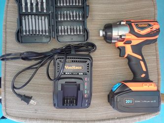 Sarasota 34239 Von Haus impact driver kit with battery charger tool bag bit set and belt clip