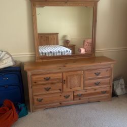 Dresser With Mirror 