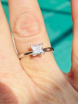 14k white gold princess/square cut solitaire diamond ring size 8.5