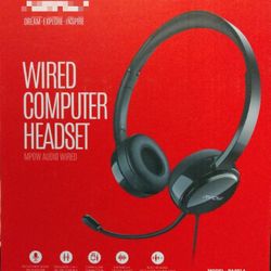 Headset ..3.5mm/USB Wired Headset with with in-Line Control, Comfort-Fit PC Headset...New in box!!