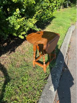 FREE Sidetable and/or Chair