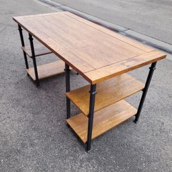 Nice Home Furniture Items For Sale!! (DESK & 2 LAMPS)