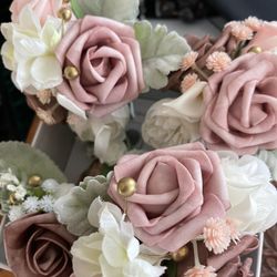 3 Corsage And 3 boutonniere 