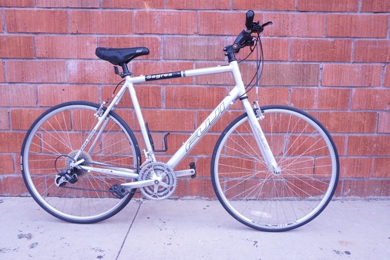 FUJI Sagres hybrid road bike great commuter easy ride