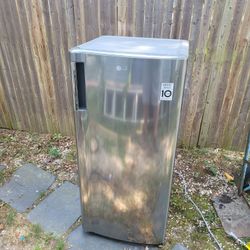 LG 4.75 Cubic Foot Refrigerator Freezer 