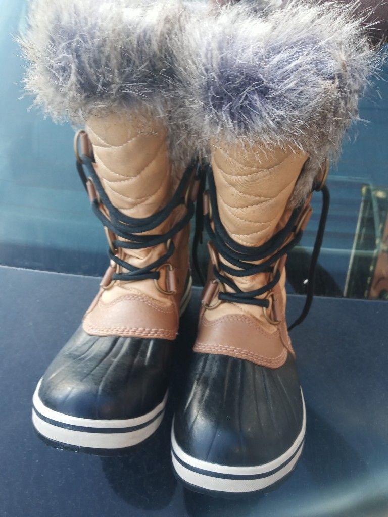 Womens SOREL ' TOFINO II ' Waterproof RAIN AND SNOW BOOTS... Fur inner lining! Retails for $160! $80 FIRM! BRAND NEW NEVER WORN! Size 7...