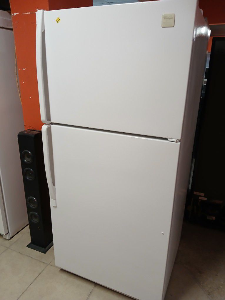 garage refrigerator / missing drawers 