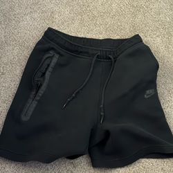 black nike tech shorts men’s size medium