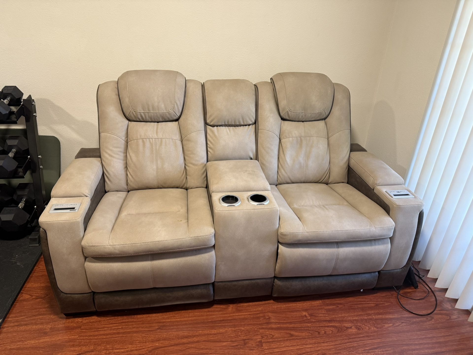 Ashley Furniture Durapella Recliner Loveseat Couch $1,000