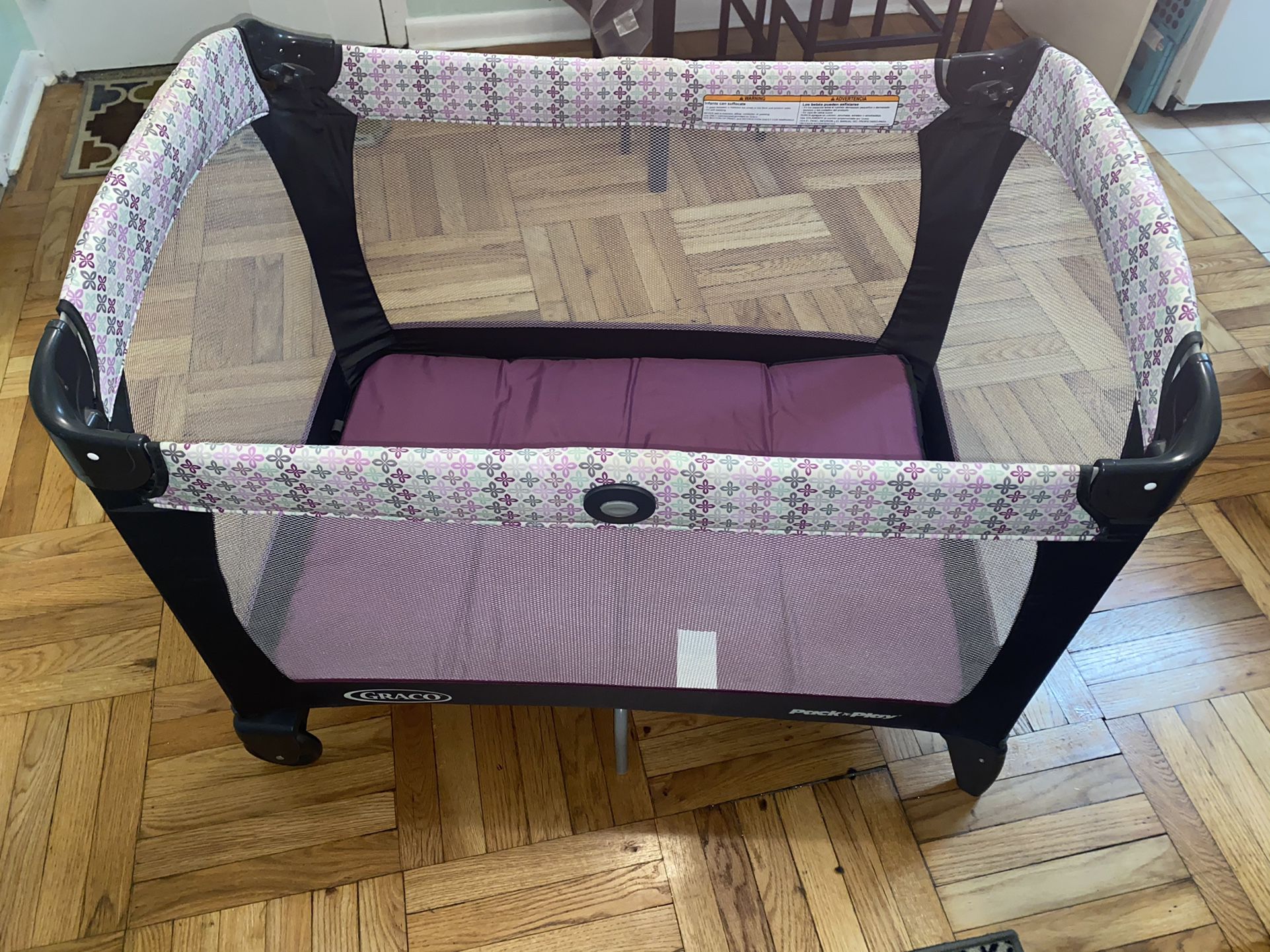 BARELY USED BABY GRACO PLAYPEN!