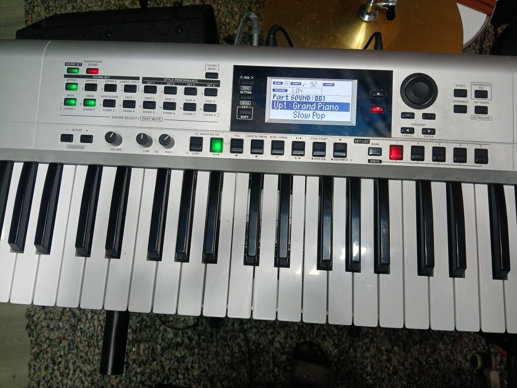 Keyboard / Piano