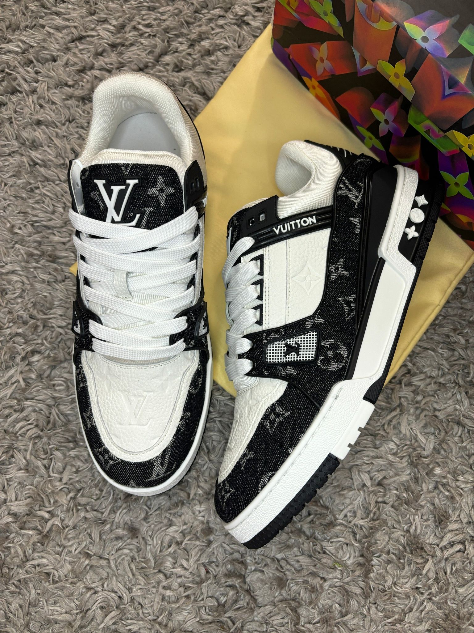 LV trainer sneakers sizes availables (READ DESCRIPTION!)