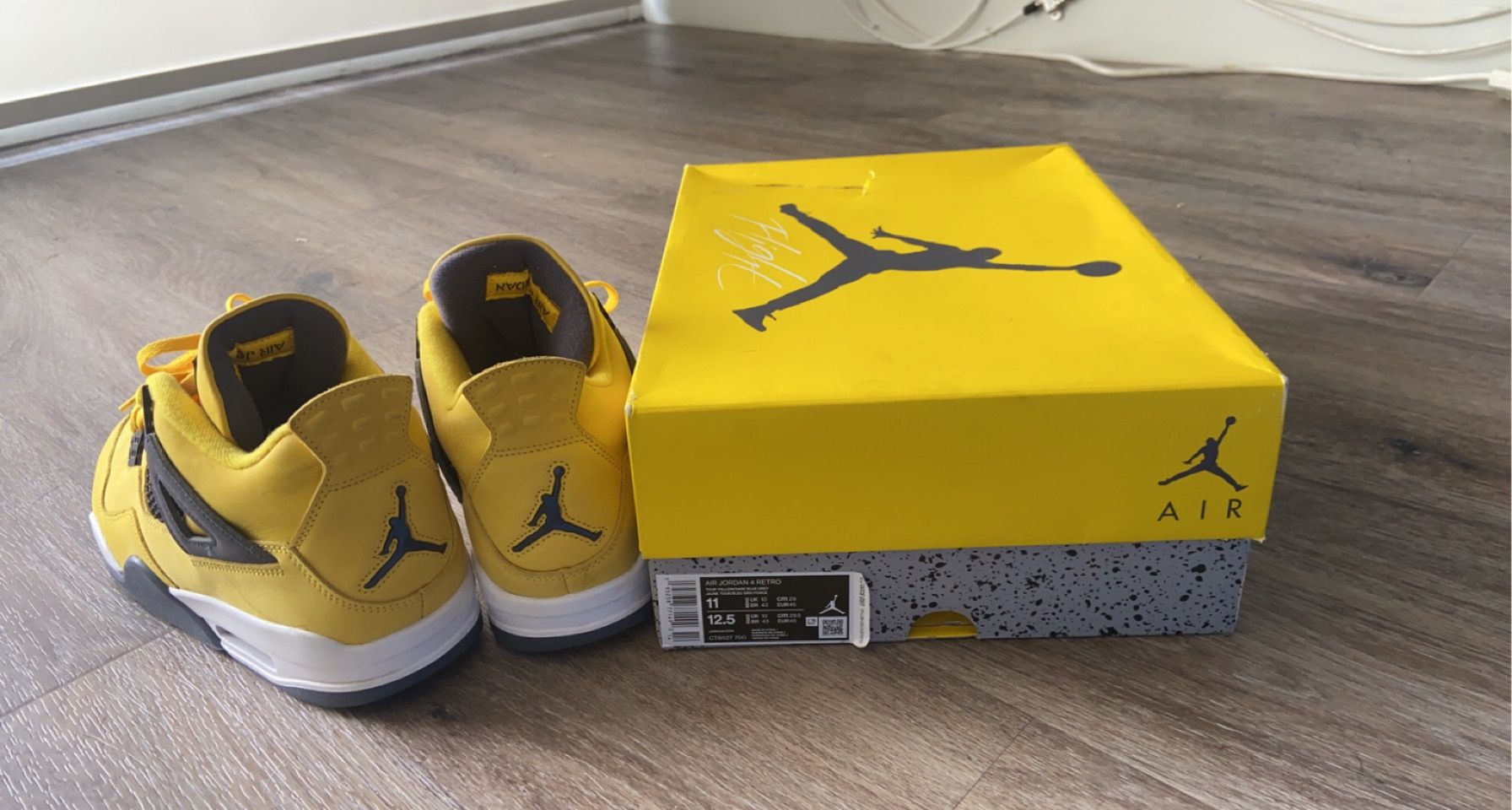 Air Jordan 4 Retro “Lightning”