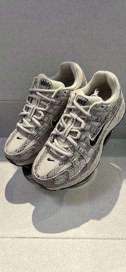 NIKE WOMANS P-6000 SE “LIGHT BONE BLACK”
