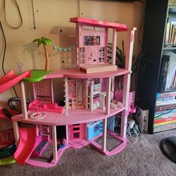 Barbie Dreamhouse Pool Party