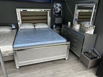 Queen & King 4 Piece LED Silver & White Bedroom Set And Mattress Sale!