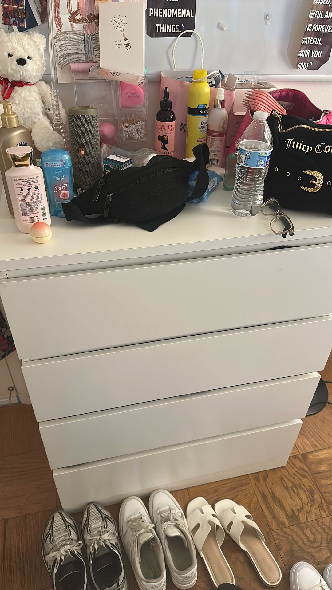 Dresser 