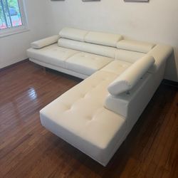 Brand New Leather Sectional Sofa / Sofa Seccional de Leather Nuevo en Caja …. Fast 🚚