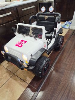 2 Seater Ride On Truck, 12V Children's Electric Car
with Parental Remote Control, Music, Bluetooth, MP3 Player, LED Lights