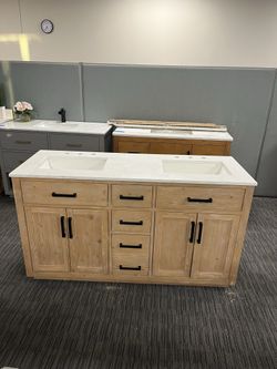 60” Bathroom Vanity In Wood Color 