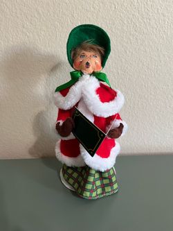 Annalee 2016 Caroling Mom Figurine 10”