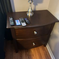 Dresser/nightstand