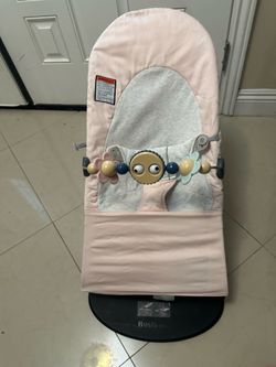 Baby bjorn bouncer & toy bar light pink
