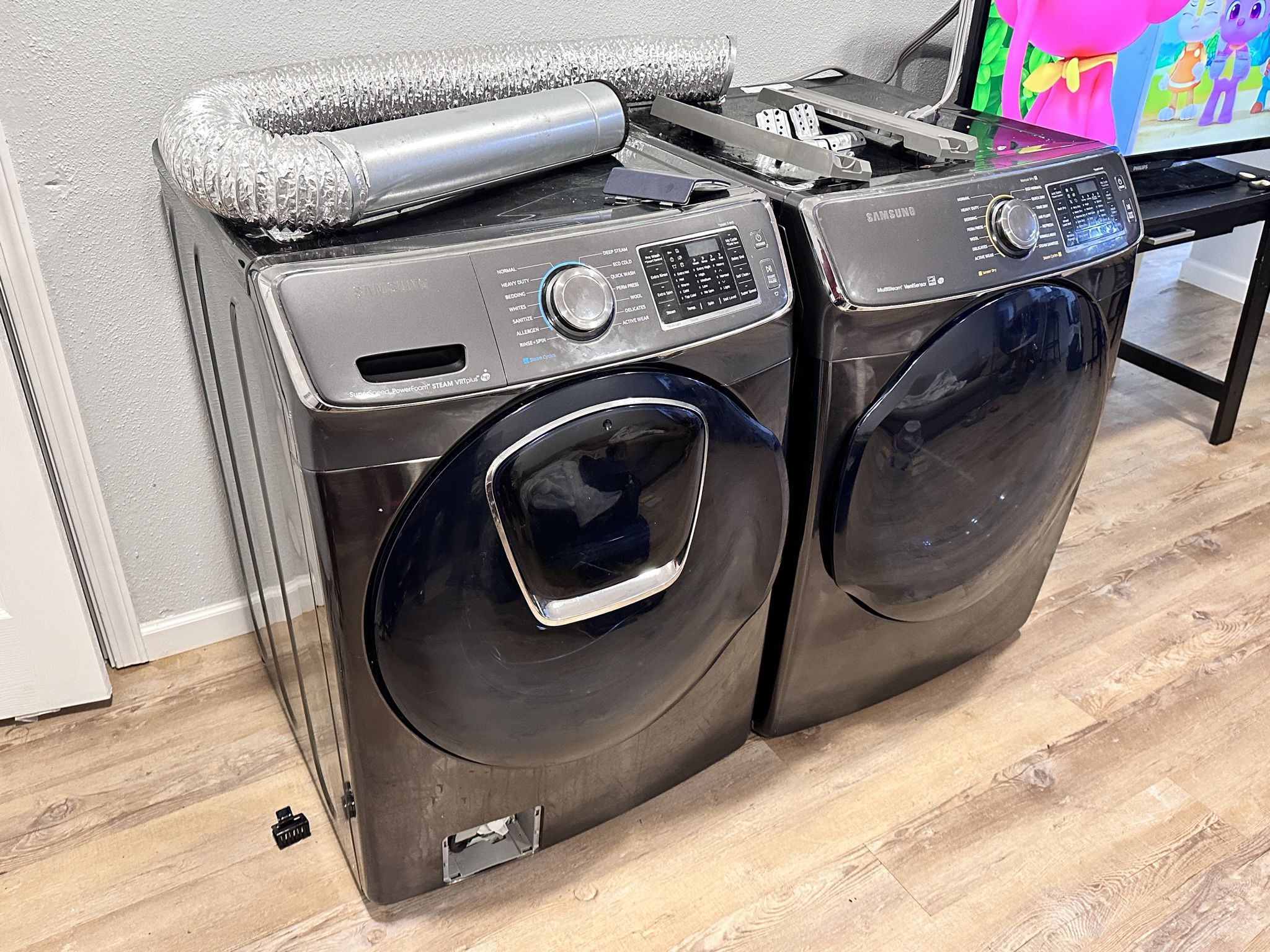 Samsung Front Load Washer/Dryer (stackable- kit Inc)