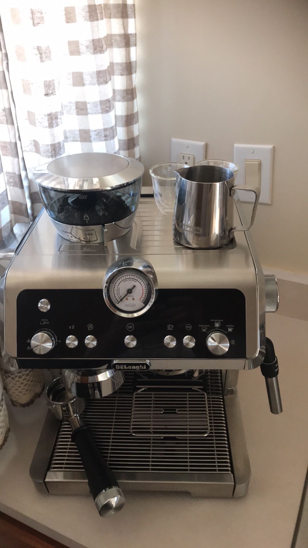 DeLonghi Espresso machine with milk frother/Steamer