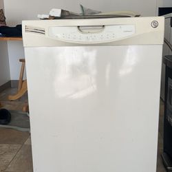 GE Quiet Power 3 Dishwasher 
