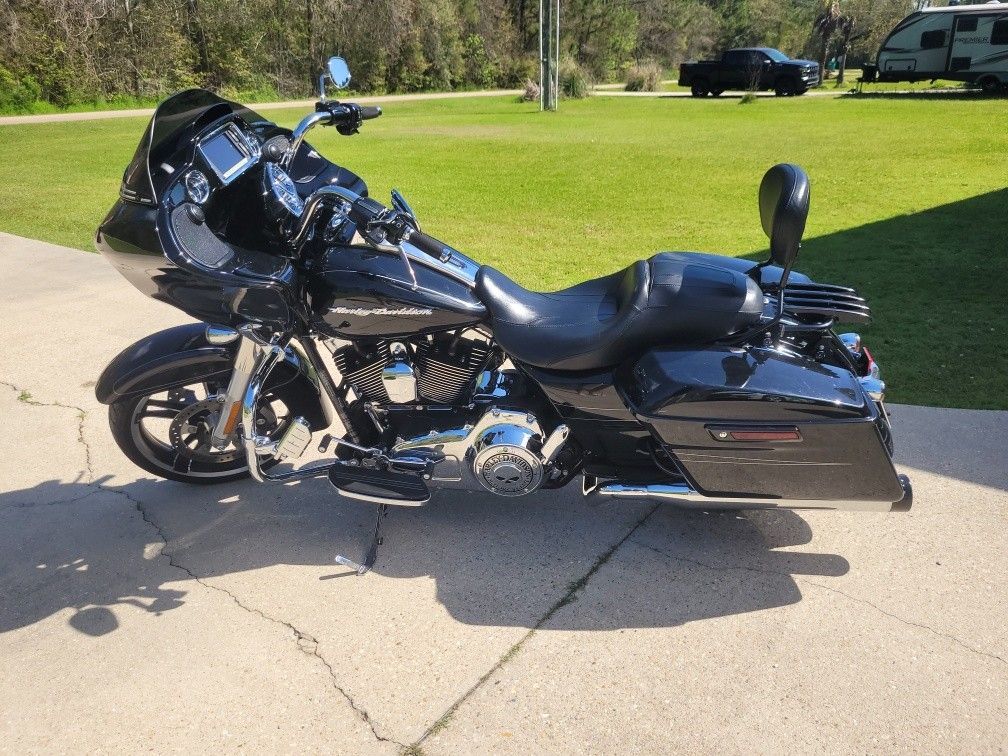 2015 Harley-Davidson FLTRXS Road Glide Custom Design