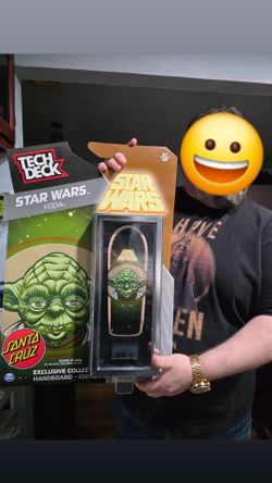 Tech Deck Exclusive Collector's Edition Star Wars Yoda Handboard in collaboration with Santa Cruz
