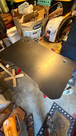 Computer gaming desk