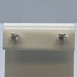 14K Gold Diamond Stud Earrings. New 