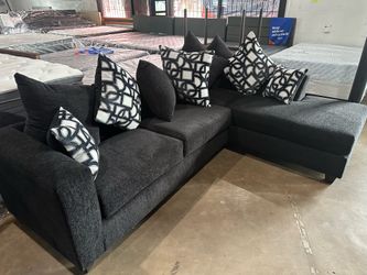 🛋️🔥 NEW BLACK PLUSH SECTIONAL — IN STOCK & GOING FAST 🔥