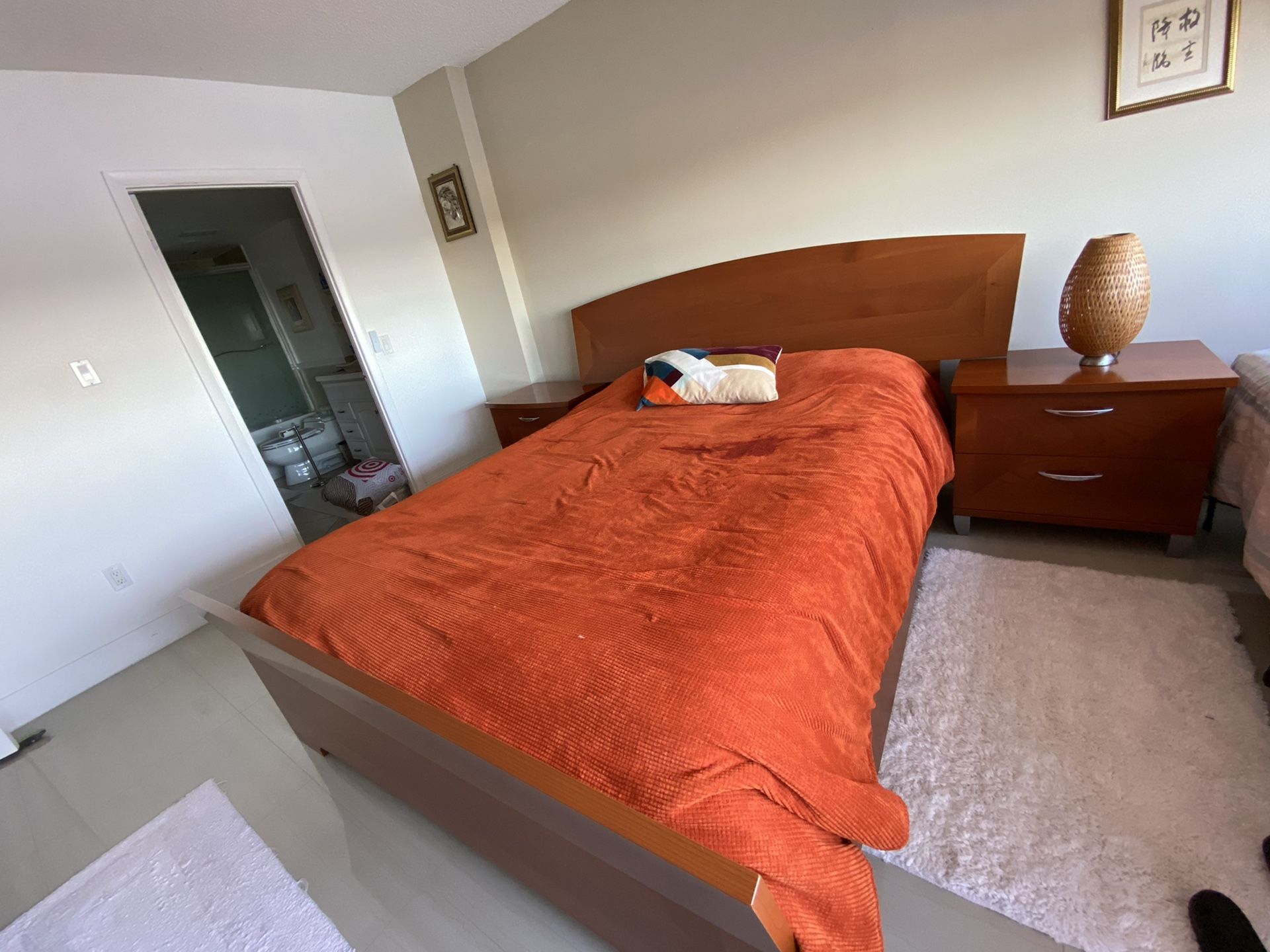 Eldorado Furniture Queen bedroom set (no matress)