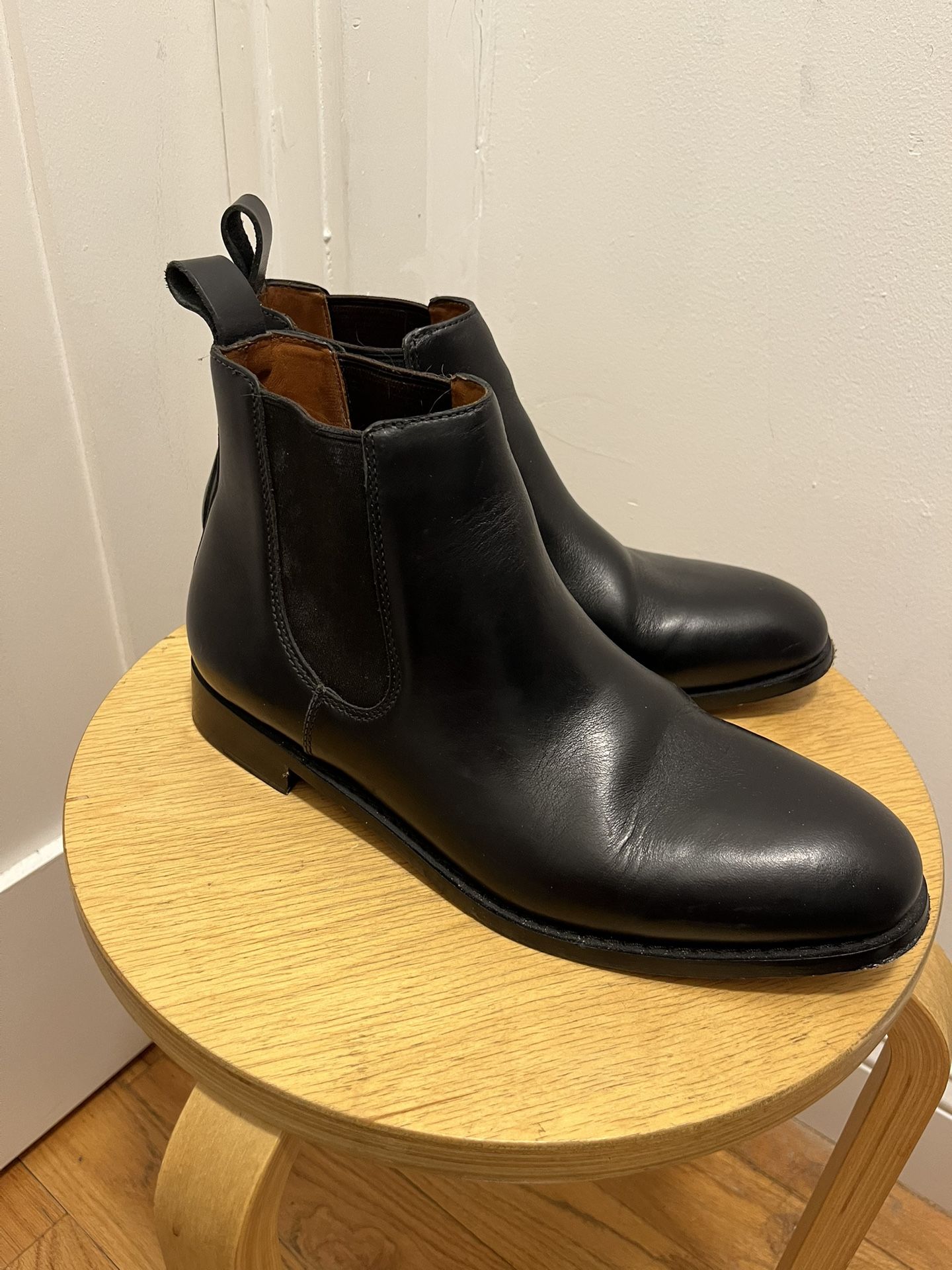 BROOKS BROTHER LEATHER BOOTS SIZE 8! LIKE NEW!