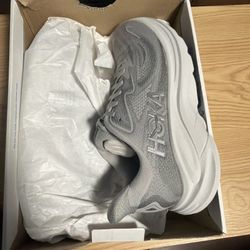 Hoka One One Clifton 10 Women’s Size 9.5, New In Box!