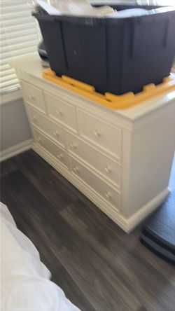 Whiteish 7 drawer dresser